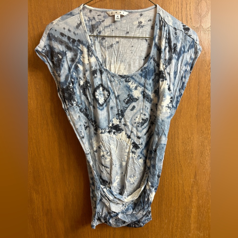 Cabi top #821 Medium blue and white shirt tie dye shirt rouched Cabi top EUC